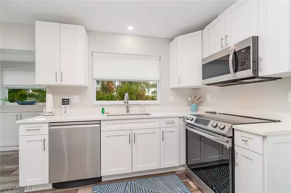 Cape Coral, FL 33914,163 SW 51st TER