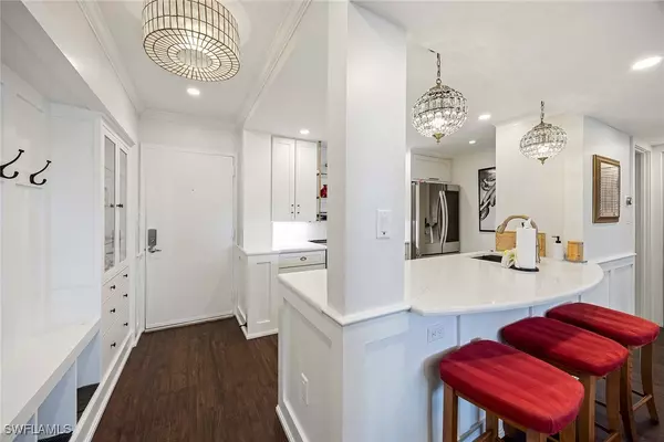 Naples, FL 34103,555 Park Shore DR #B408