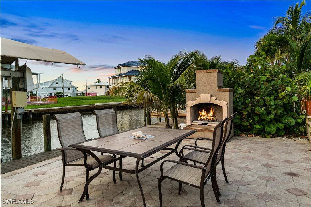 Fort Myers Beach, FL 33931,211 Sterling AVE