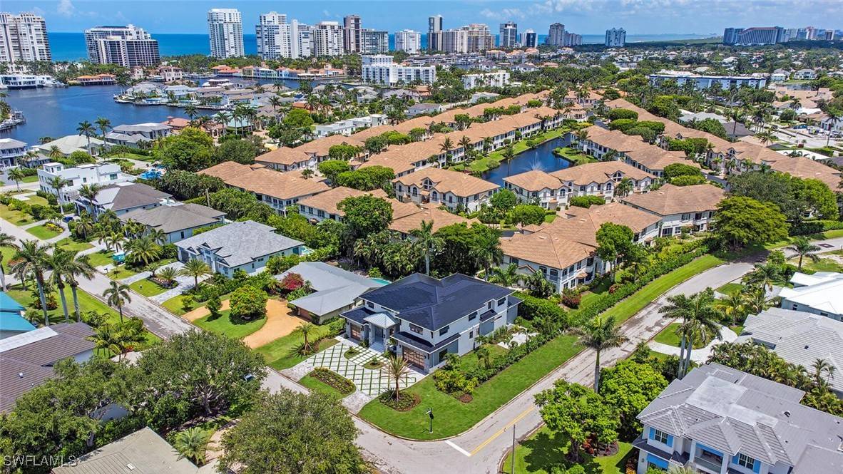 Naples, FL 34103,655 Parkview LN