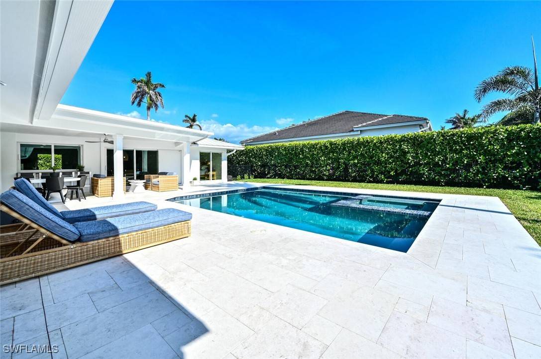 Naples, FL 34103,646 Park Shore DR