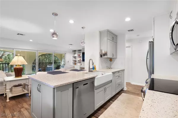 Naples, FL 34103,3360 10th ST N #1210