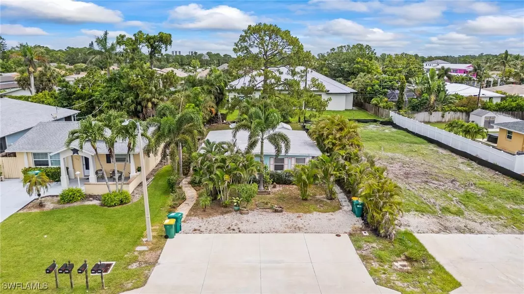 751 108th AVE N, Naples, FL 34108
