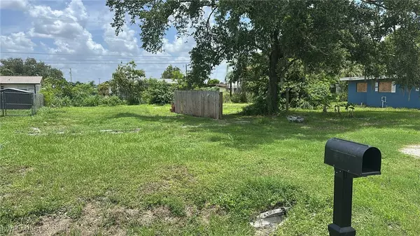 North Fort Myers, FL 33917,293 Byron AVE