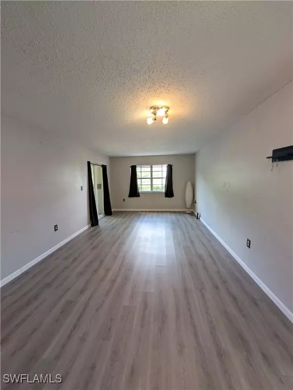 Fort Myers, FL 33916,3401 Winkler AVE #111