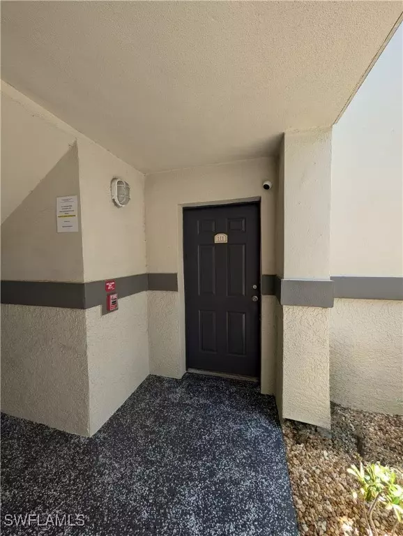 Fort Myers, FL 33916,3401 Winkler AVE #111