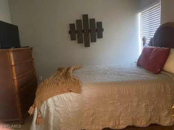 Fort Myers, FL 33919,4240 Steamboat BND #204