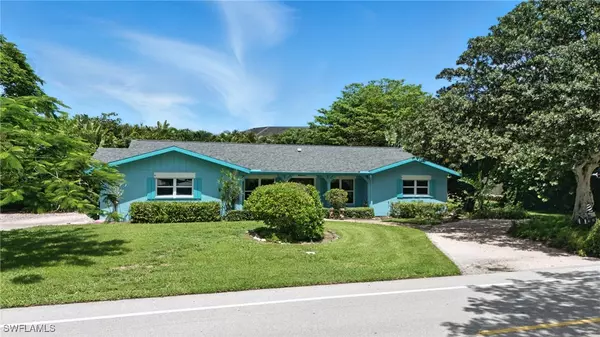 1809 Alamanda DR, Naples, FL 34102
