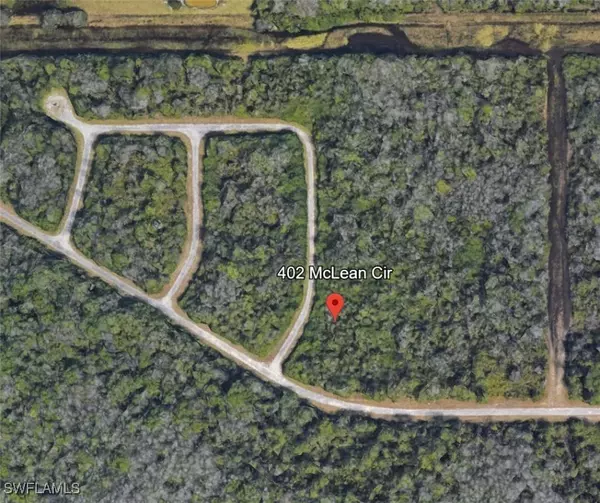 402 McLean CIR, Lehigh Acres, FL 33972