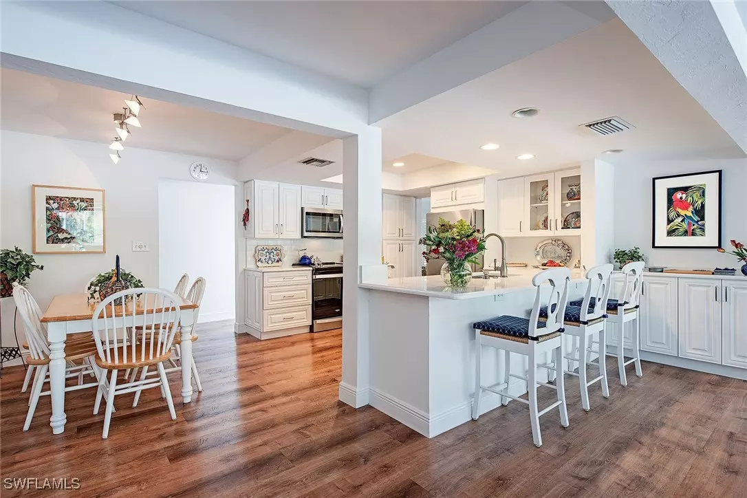 Naples, FL 34103,525 PORT SIDE DR