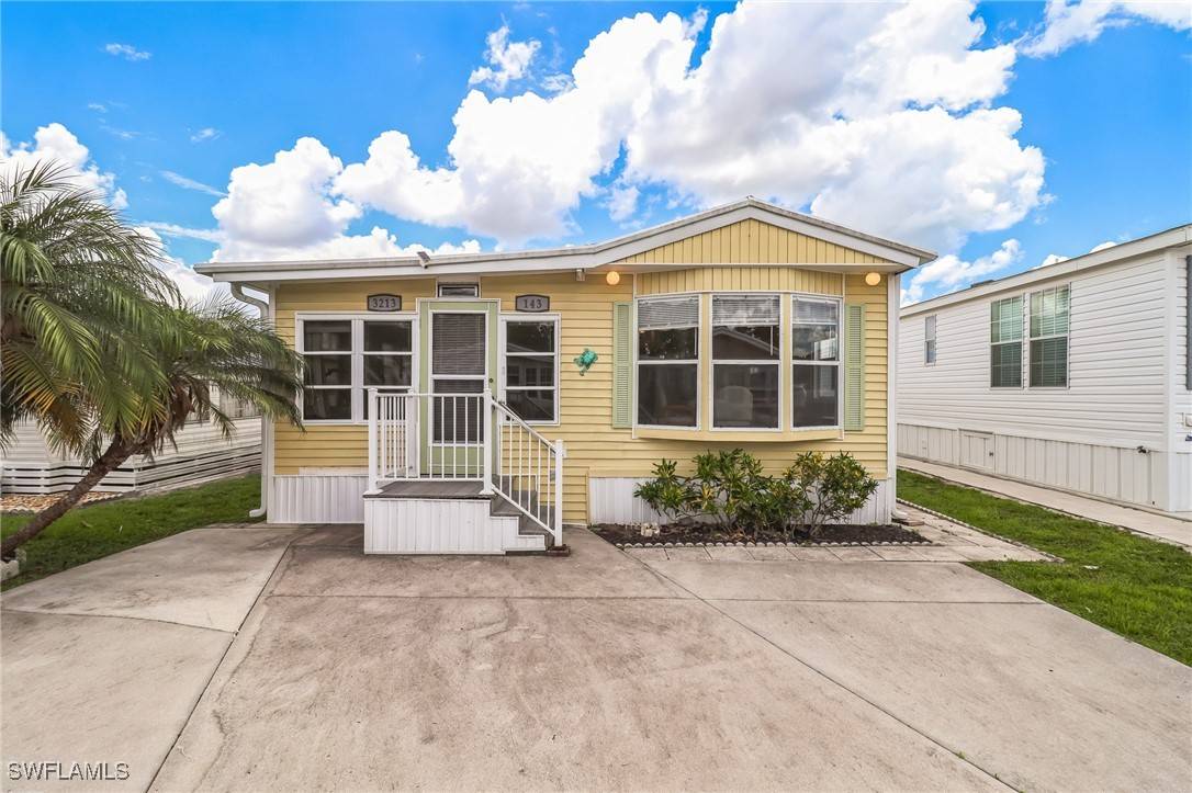 3213 Debbie LN, Bonita Springs, FL 34134
