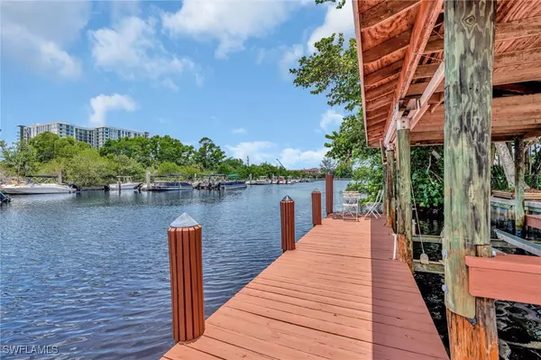 Naples, FL 34104,2160 Harbor LN