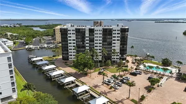 Fort Myers Beach, FL 33931,4265 Bay Beach LN #226