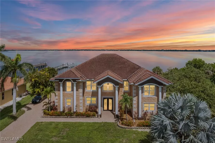 6120 River Shore CT, North Fort Myers, FL 33917