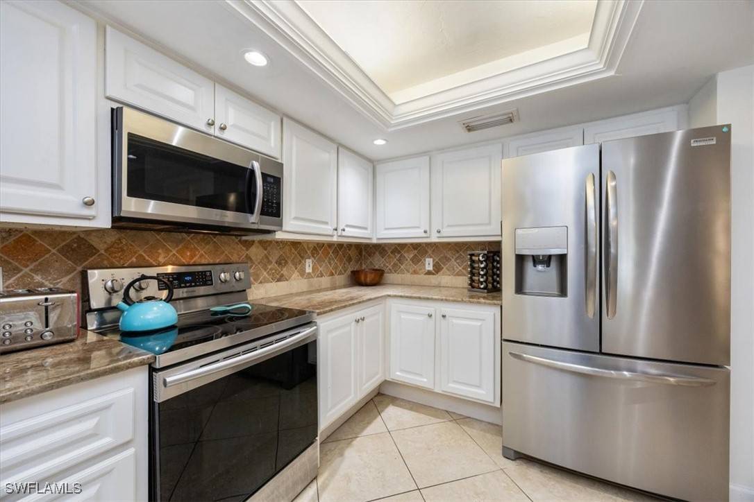 Naples, FL 34110,389 Country Club LN