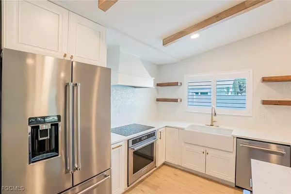 Sanibel, FL 33957,531 Birdsong PL