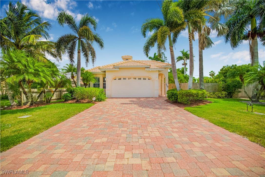774 & 770 105th AVE N, Naples, FL 34108