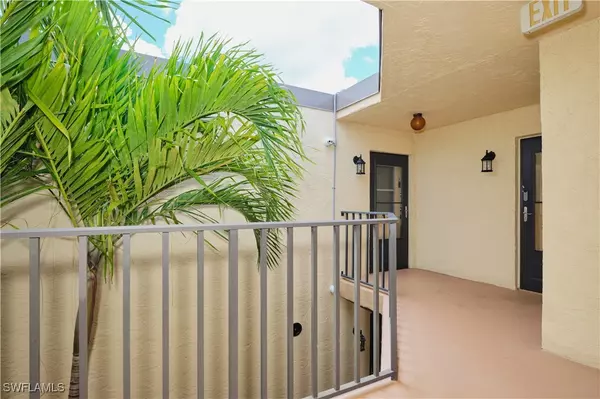 Fort Myers, FL 33919,12481 McGregor BLVD #17