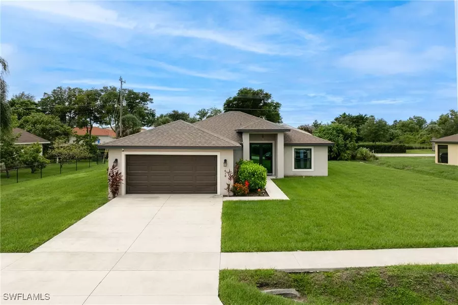 610 Morningmist LN, Lehigh Acres, FL 33974