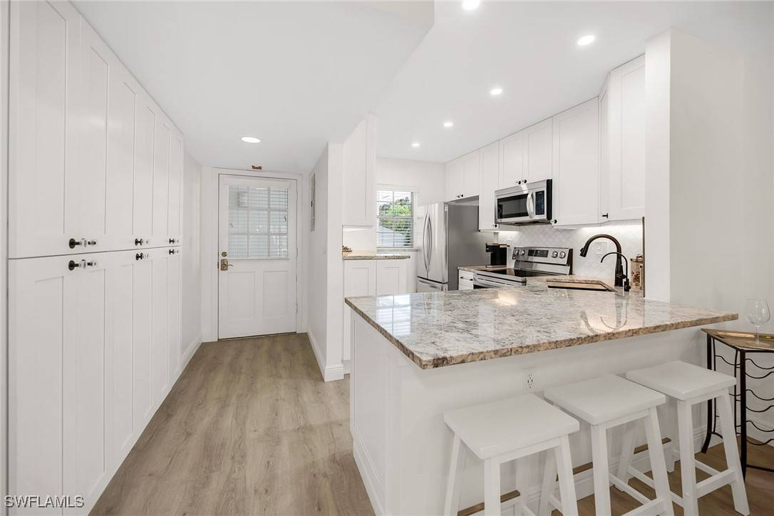 Naples, FL 34102,290 Banyan BLVD #290