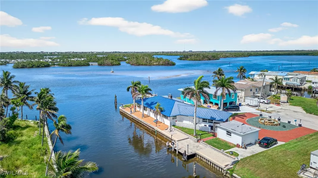 867 Oak ST, Fort Myers Beach, FL 33931