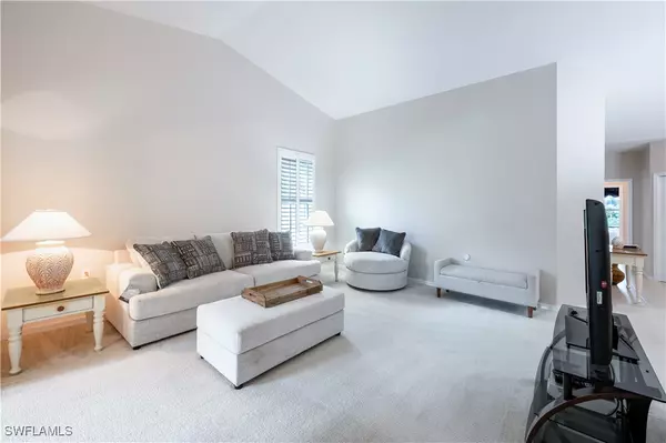 Naples, FL 34110,1320 Charleston Square DR #204