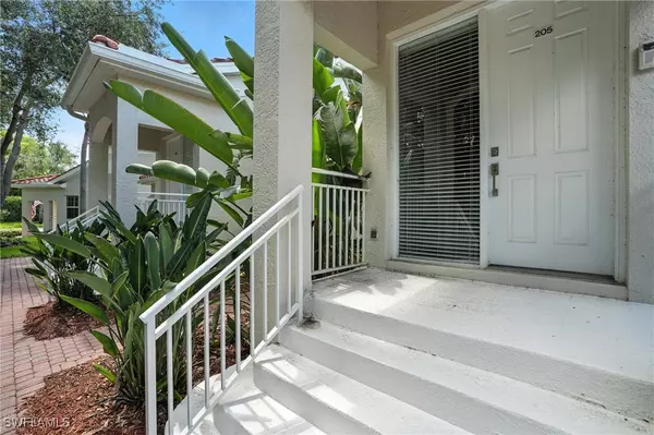 Naples, FL 34108,1000 L Ambiance CIR #205