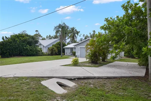 Fort Myers, FL 33967,8436 Cypress DR N