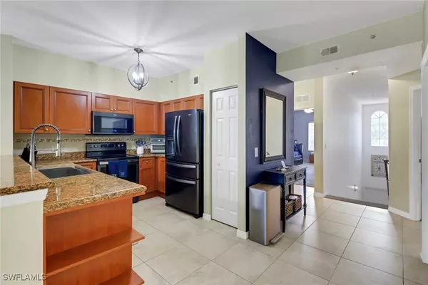 Estero, FL 33928,20310 Estero Gardens CIR #203