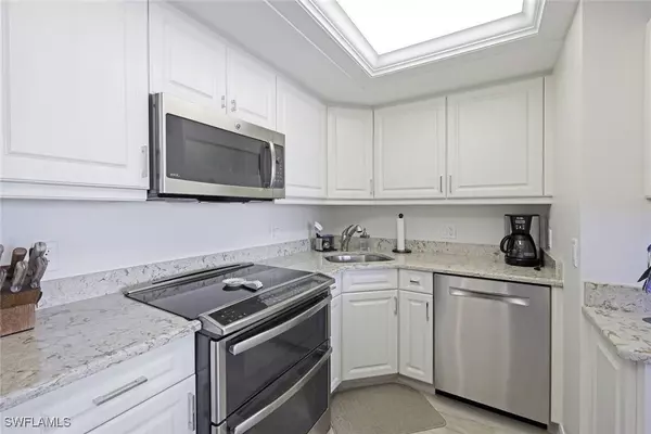 Marco Island, FL 34145,180 Seaview CT #215