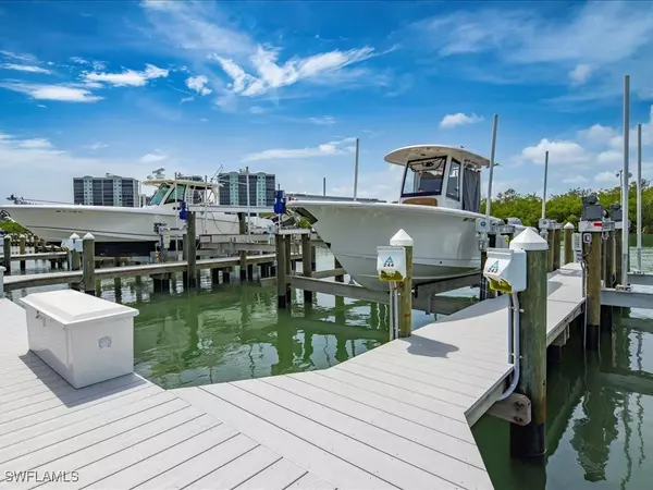Naples, FL 34110,244C Wiggins Bay Dr