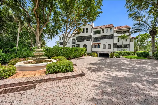 Naples, FL 34108,5850 Pelican Bay BLVD #A3