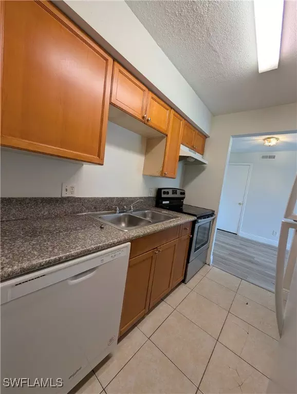 Fort Myers, FL 33916,2855 Winkler AVE #116