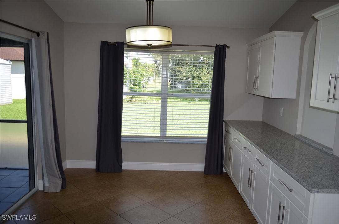 Cape Coral, FL 33991,417 SW 19th LN
