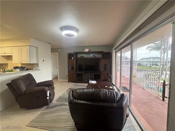 Cape Coral, FL 33904,879 SE 46th LN #8