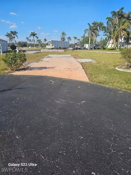 119 Ash LN, Fort Myers, FL 33908