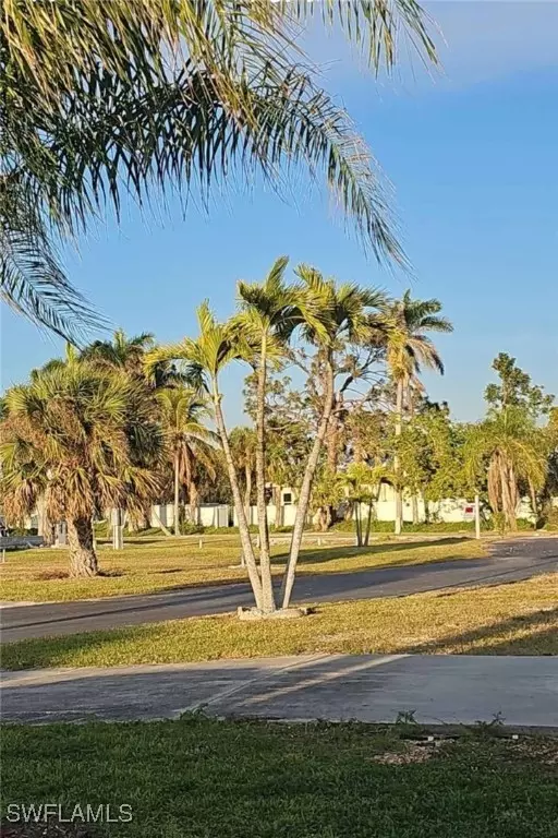 Fort Myers, FL 33908,119 Ash LN