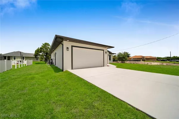 Lehigh Acres, FL 33974,714 Euston AVE S