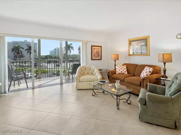 Naples, FL 34108,1 Bluebill AVE #302