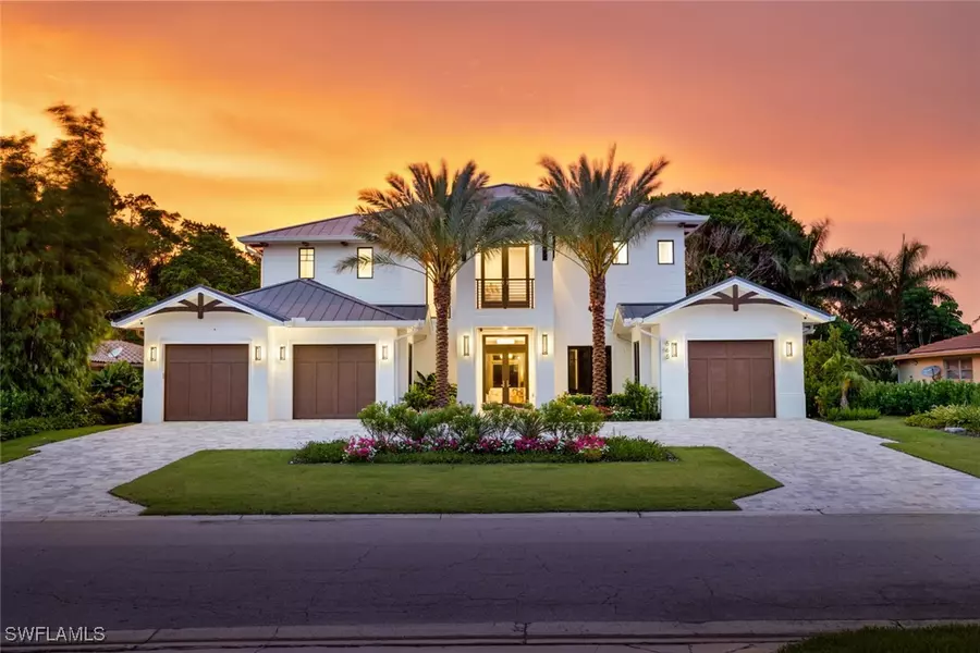 565 Whispering Pine LN, Naples, FL 34103