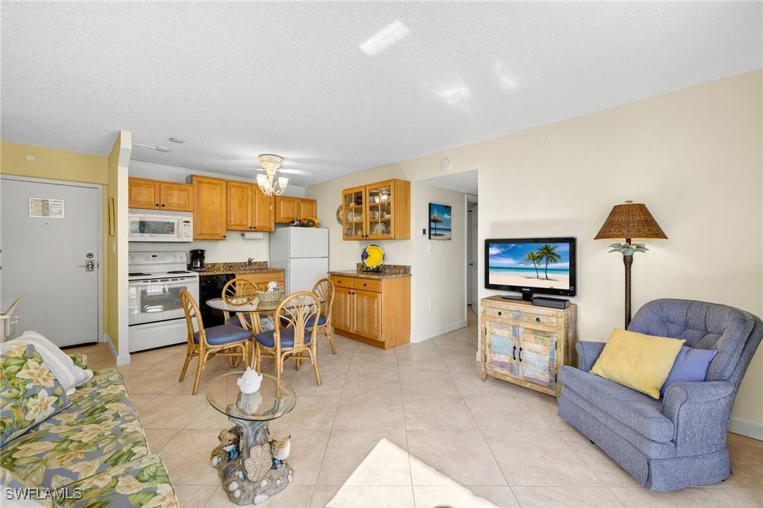 Bonita Springs, FL 33931,8701 Estero BLVD #105