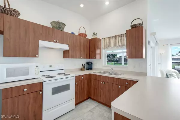 Cape Coral, FL 33990,1438 SE 23rd ST