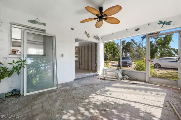 Sanibel, FL 33957,837 Casa Ybel RD