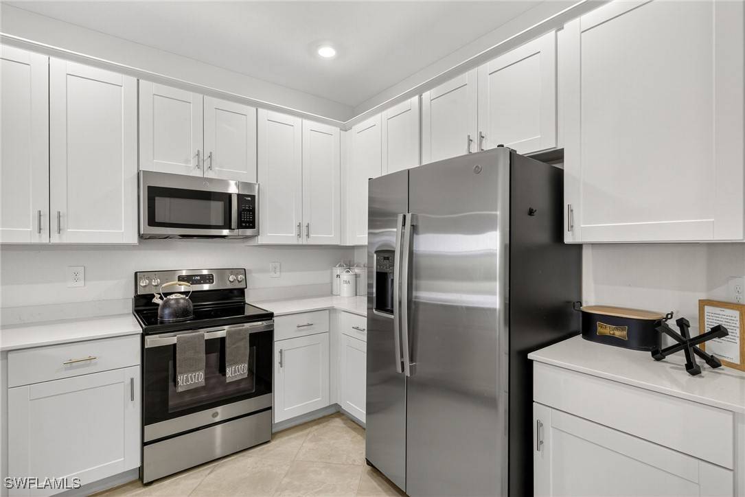 2937 Tardiff DR, Naples, FL 34120