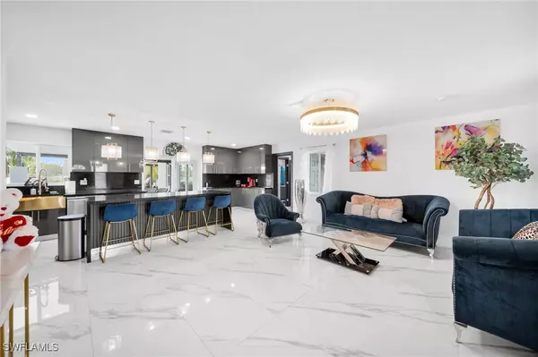 Cape Coral, FL 33909,1118 NE Pine Island LN