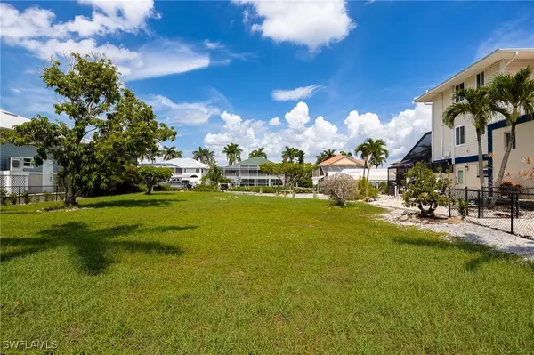 Fort Myers Beach, FL 33931,17901 Grey Heron CT