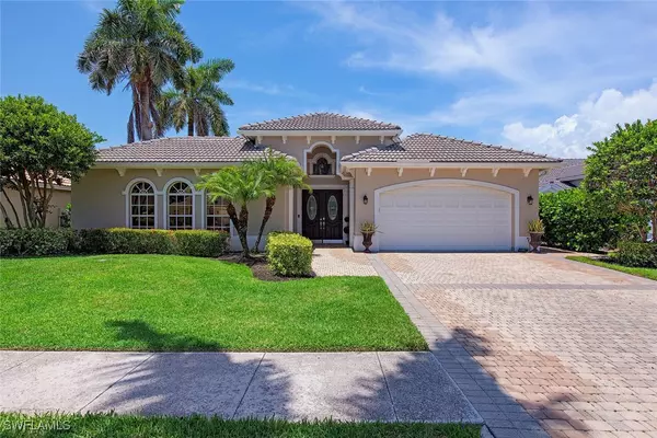 1534 Vintage LN, Naples, FL 34104