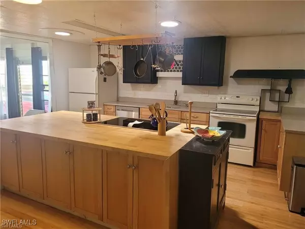 Naples, FL 34104,74 Palos DR #74