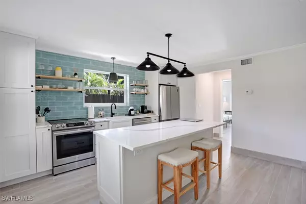 Naples, FL 34102,982 13th ST N