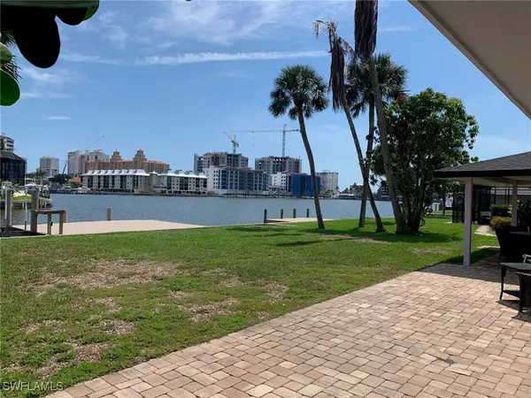 Naples, FL 34108,432 Oak AVE